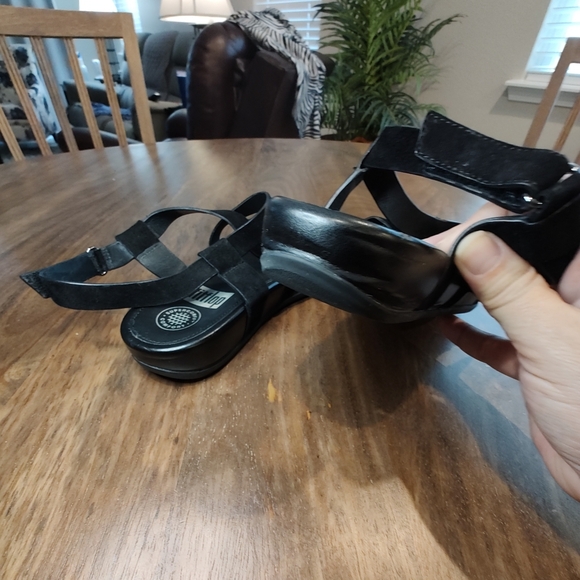 FitFlop Lumy Criss Cross Sandals with Studs - Black - Size US9 - good condition! - Picture 5 of 12